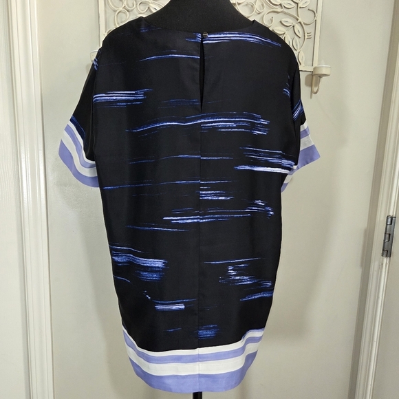 ⭐️Banana Republic Womans Blue Patterned Top Size L - Picture 3 of 5